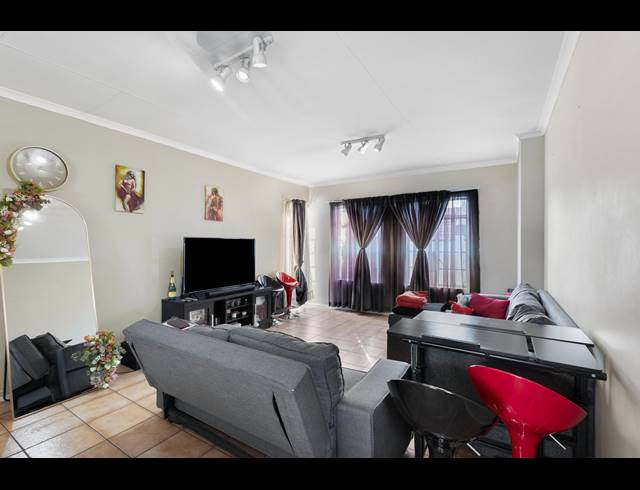 2 BEDROOM HOUSE FOR SALE IN MAGALIESSIG